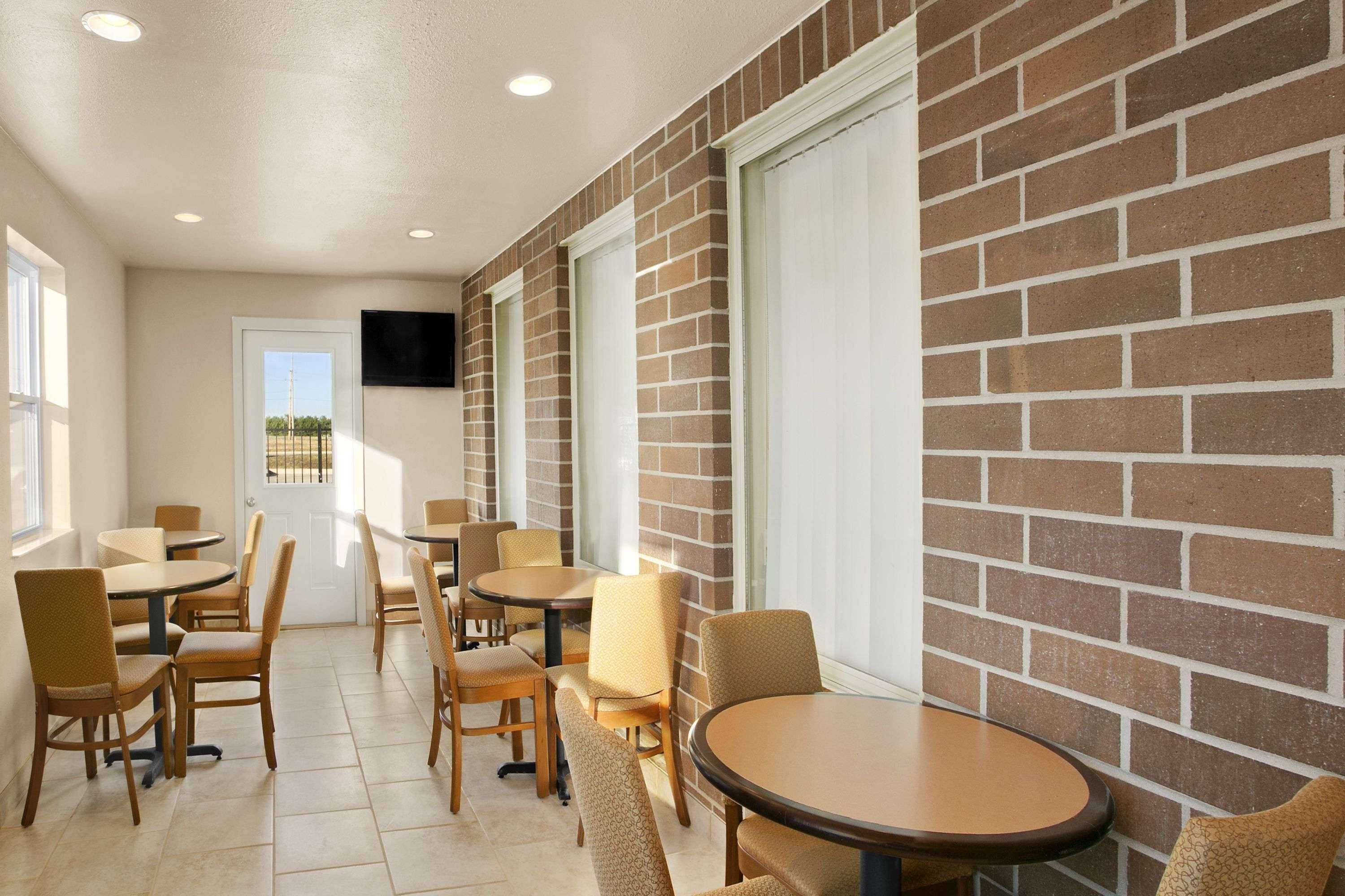 Baymont By Wyndham Jacksonville Exterior photo